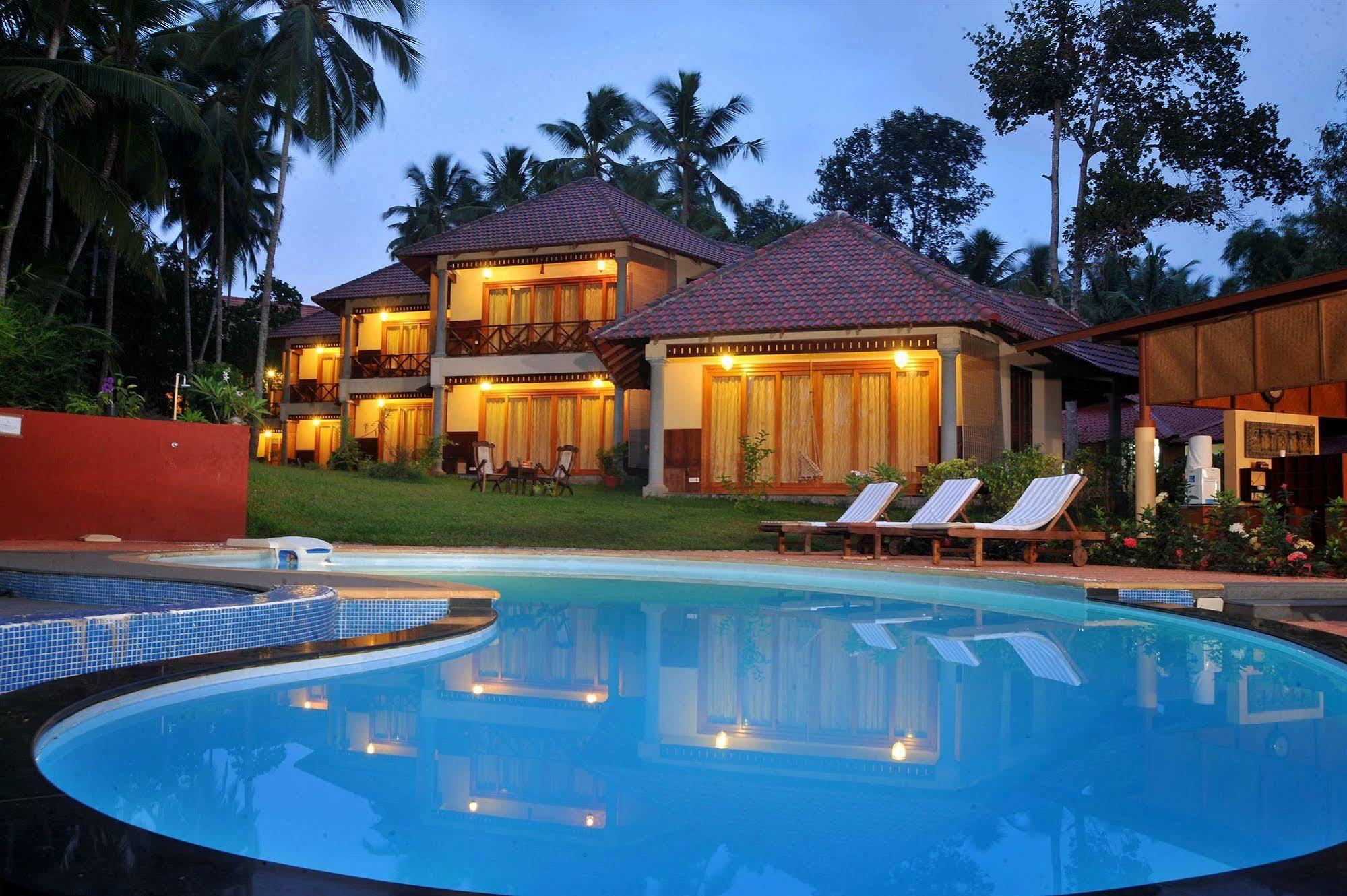 Hotel Ananda Lakshmi Ayurveda Retreat Chowara Exterior foto