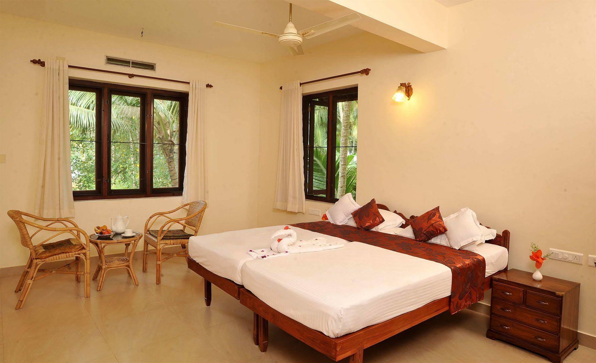 Hotel Ananda Lakshmi Ayurveda Retreat Chowara Exterior foto